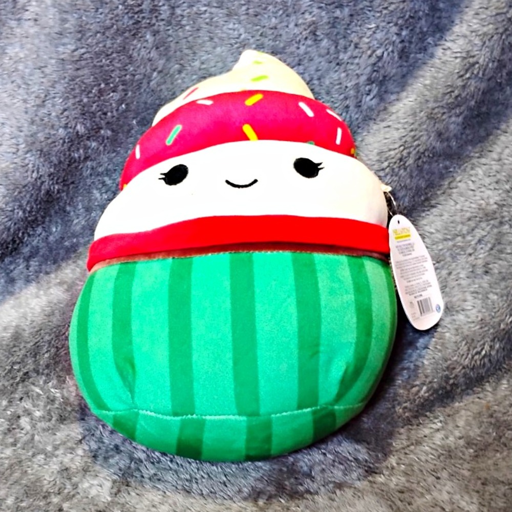 Kellytoy Squishmallows Christmas Cupcake Plush Washable Green Red White Small